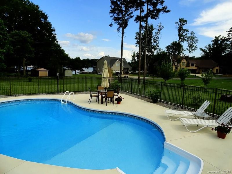7490 Pine Ridge Dr #15, Denver, NC 28037