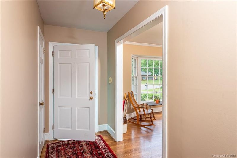 1146 Shady Bluff Dr, Charlotte, NC 28211