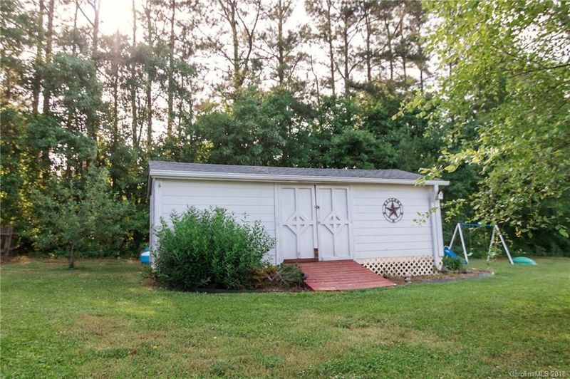 118 Westover Dr, Lincolnton, NC 28092