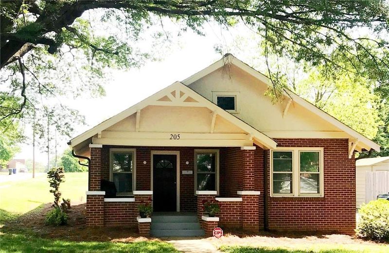 205 3rd St SE, Conover, NC 28613