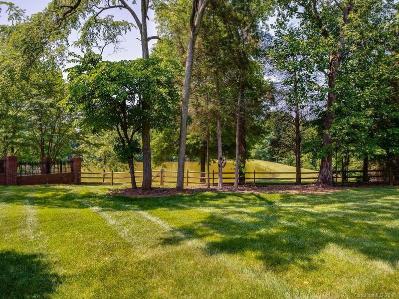 6337 Dovefield Rd, Charlotte, NC 28277