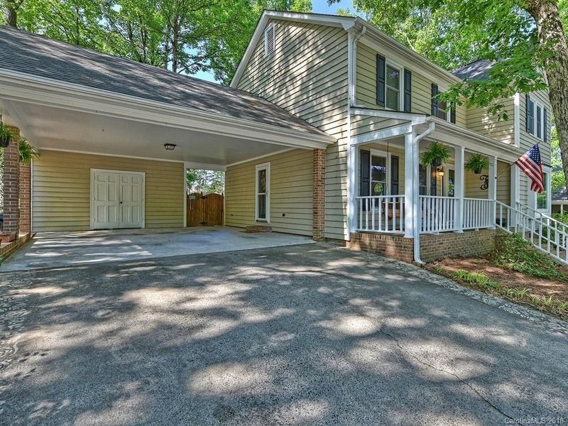 2417 Lynbridge Dr, Charlotte, NC 28270