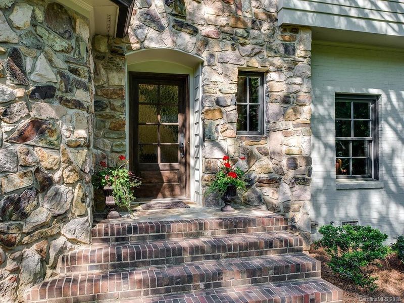 5207 Parview Dr S, Charlotte, NC 28226