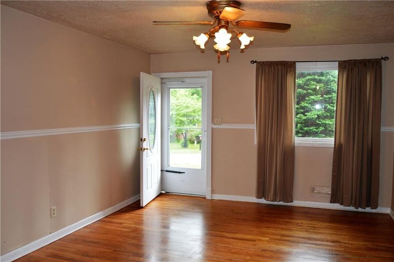 935 15th St SE, Hickory, NC 28602