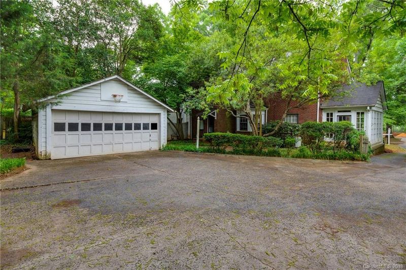 1207 Kings Dr, Charlotte, NC 28207