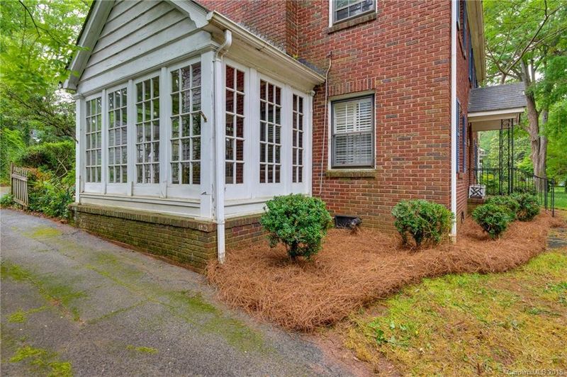1207 Kings Dr, Charlotte, NC 28207
