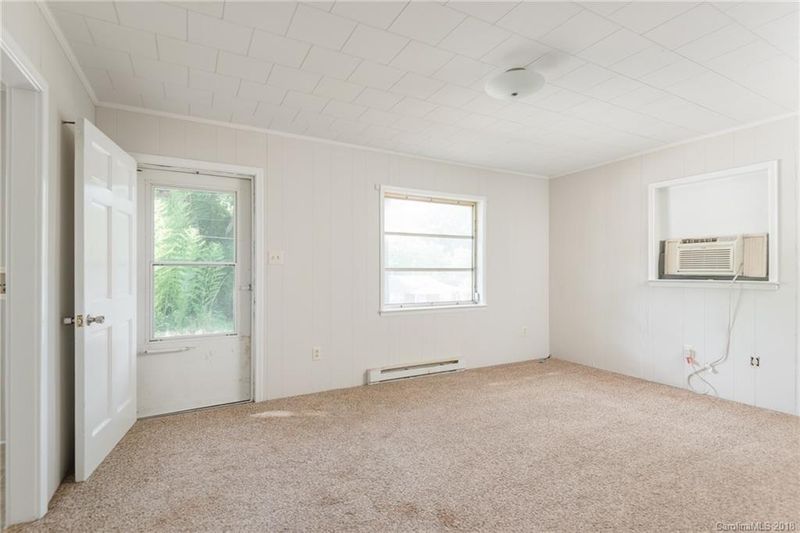 207 Charlotte St, Mooresville, NC 28115