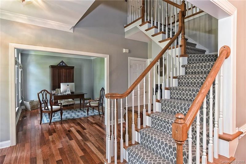 912 Coachman Dr, Waxhaw, NC 28173
