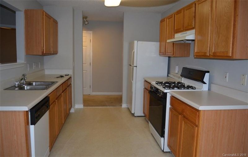 10304 Wakerobin Ln, Charlotte, NC 28213