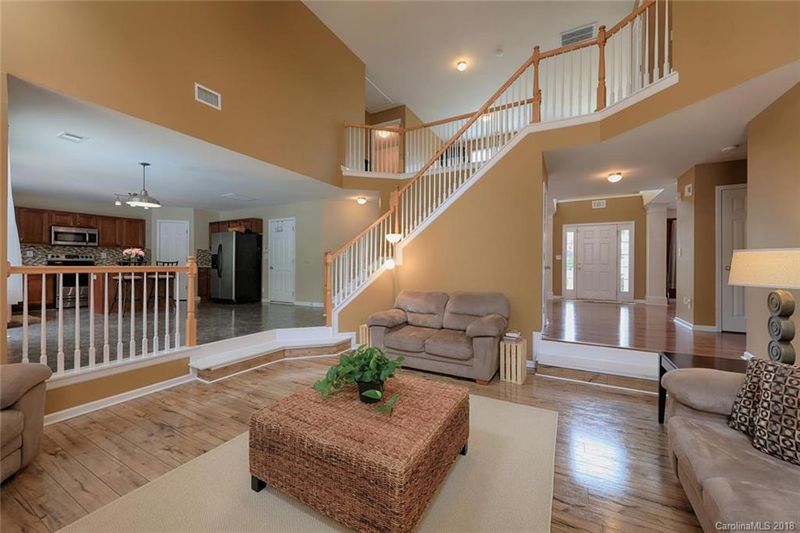 140 Elba Dr, Mooresville, NC 28115