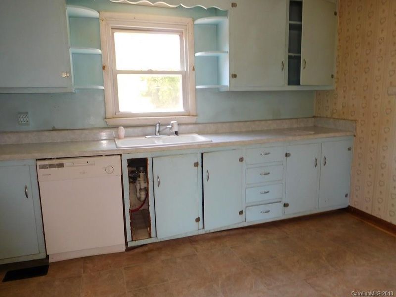 608 E Georgia Ave, Bessemer City, NC 28016
