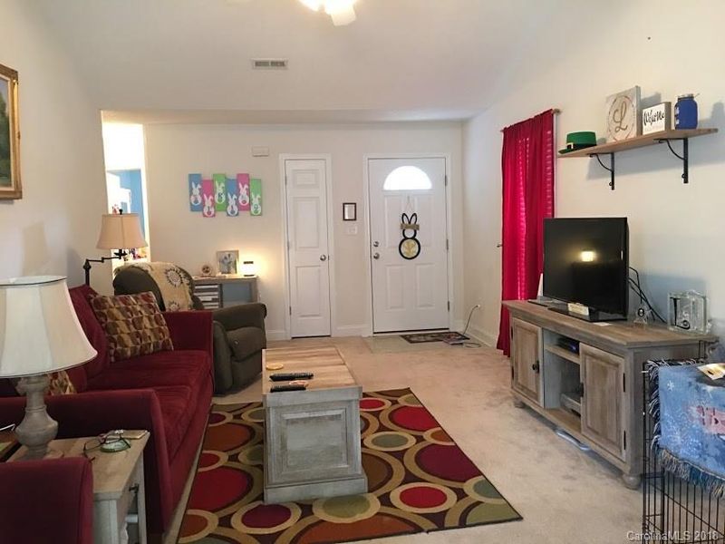 942 Cason St, Belmont, NC 28012