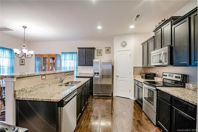 6913 Agava Ln, Charlotte, NC 28215