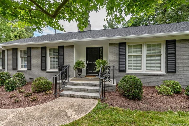 1019 Shady Bluff Dr, Charlotte, NC 28211