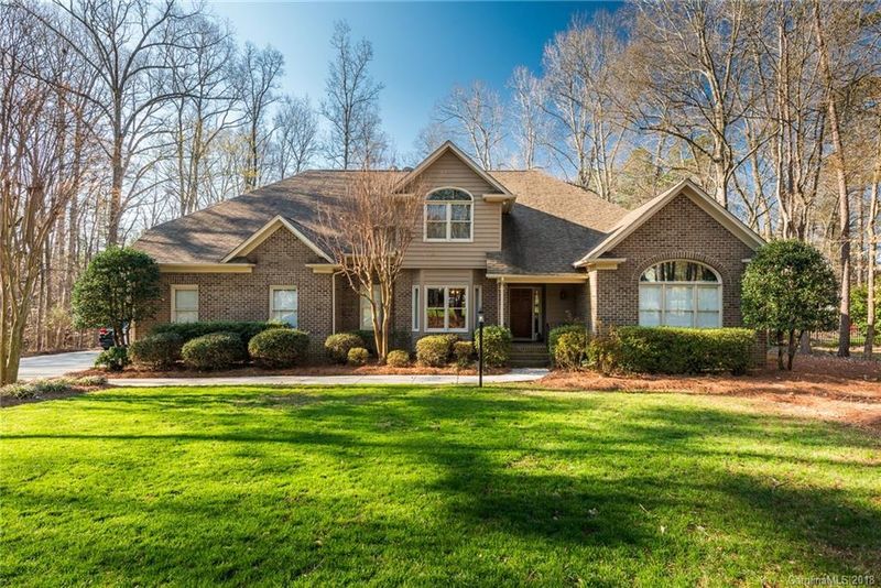 19601 Callaway Hills Ln, Davidson, NC 28036