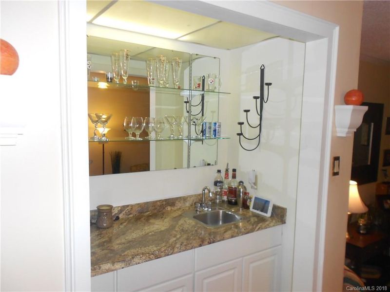 7919 Charter Oak Ln, Charlotte, NC 28226