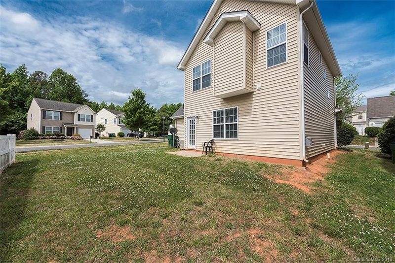 5008 Snowdrop Dr, Charlotte, NC 28215