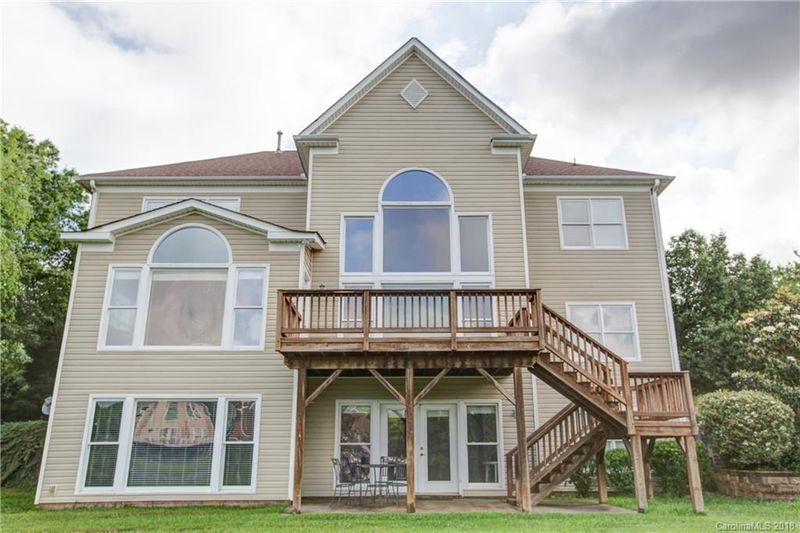 335 Hawks Moor Ct, Charlotte, NC 28262