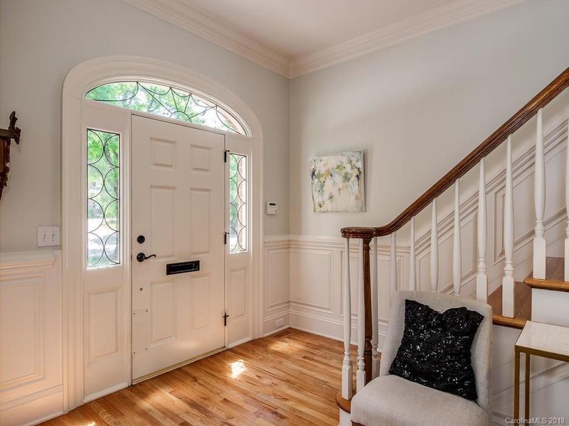 1144 S Kings Dr, Charlotte, NC 28207