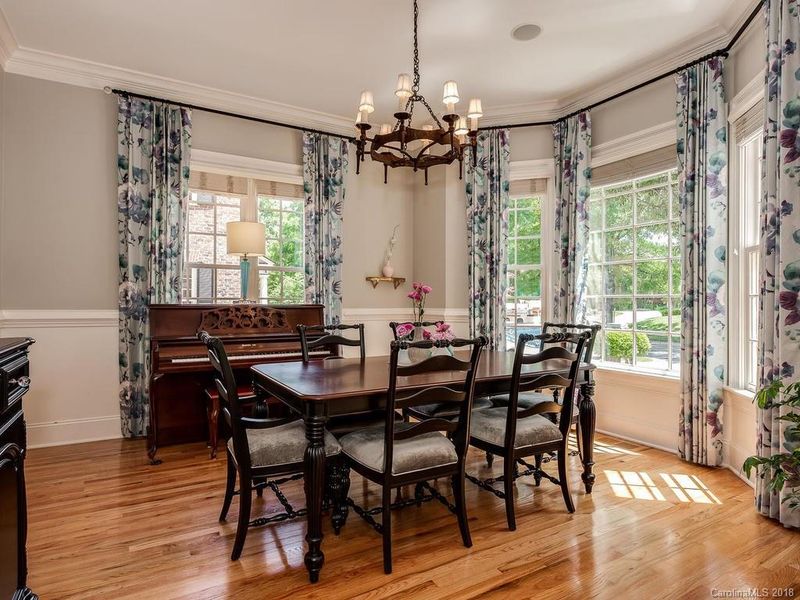 1144 S Kings Dr, Charlotte, NC 28207