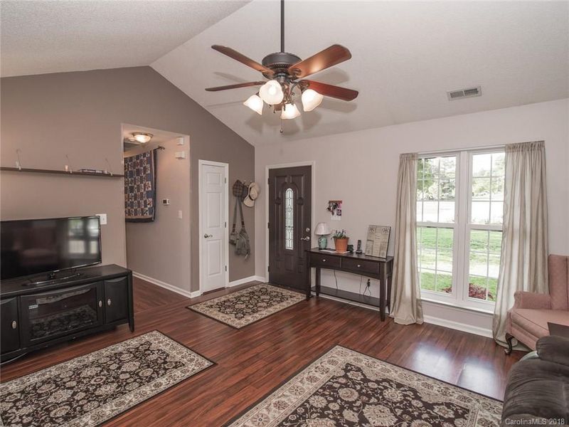9330 Idlewild Rd, Charlotte, NC 28227
