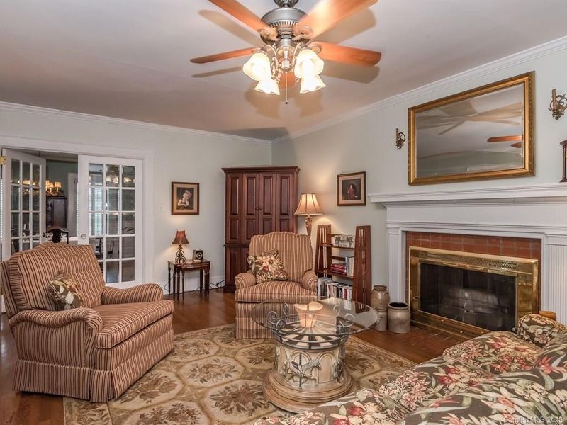 165 Cedar St, Mooresville, NC 28115