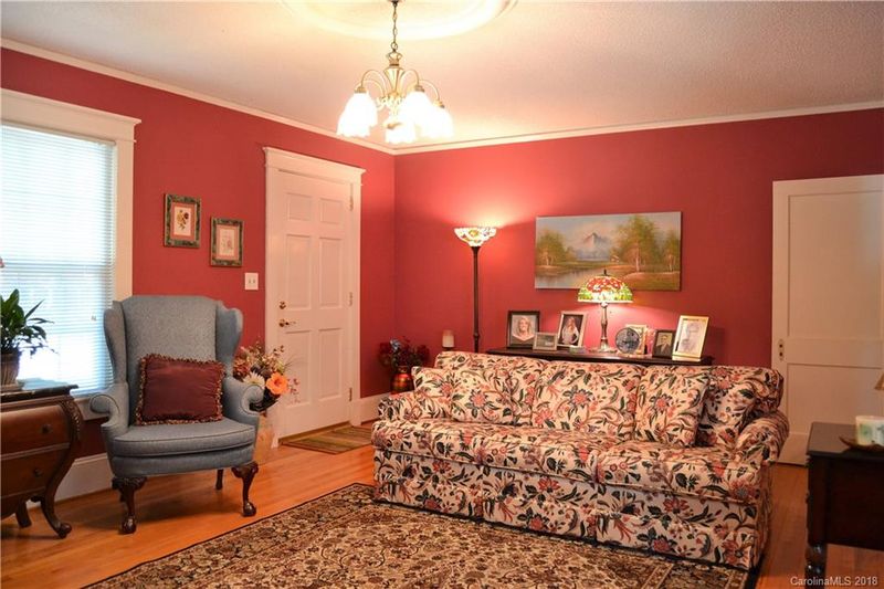 114 E End Ave, Statesville, NC 28677