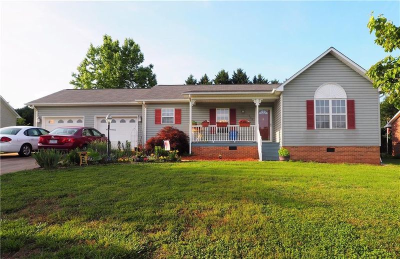 708 Painted Feather Ln, Conover, NC 28613