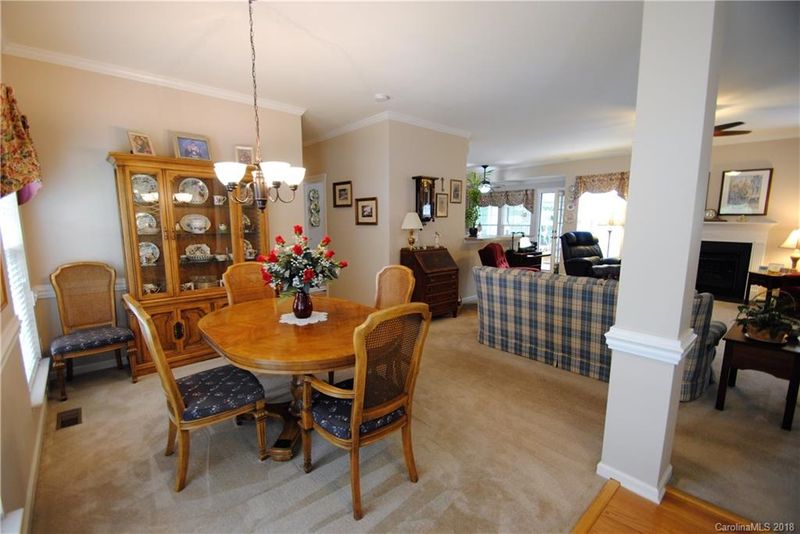 12411 Windsor Glade Dr, Matthews, NC 28105