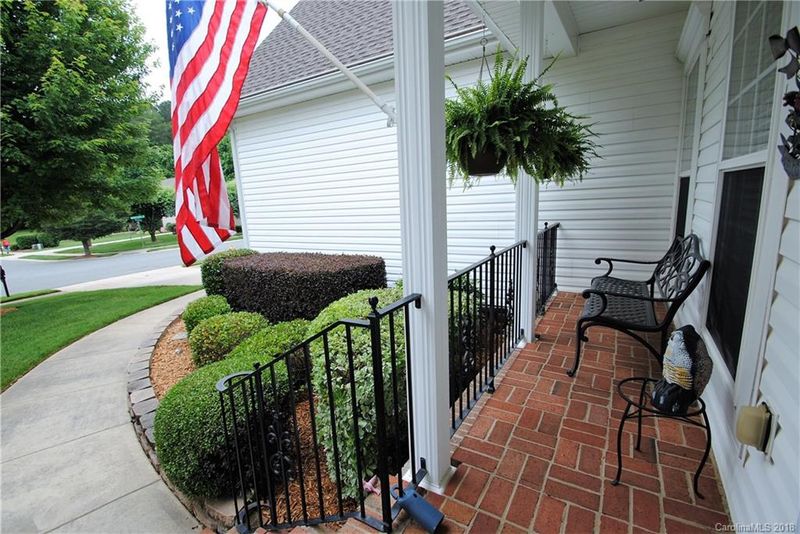 12411 Windsor Glade Dr, Matthews, NC 28105