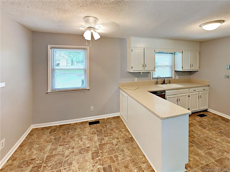 180 Mapleleaf Rd, Statesville, NC 28625