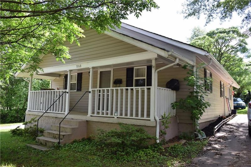 1068 15th St NE, Hickory, NC 28601