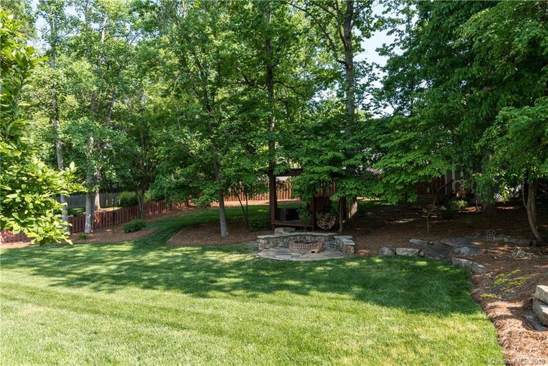 1044 Winterfield Dr, Mooresville, NC 28115