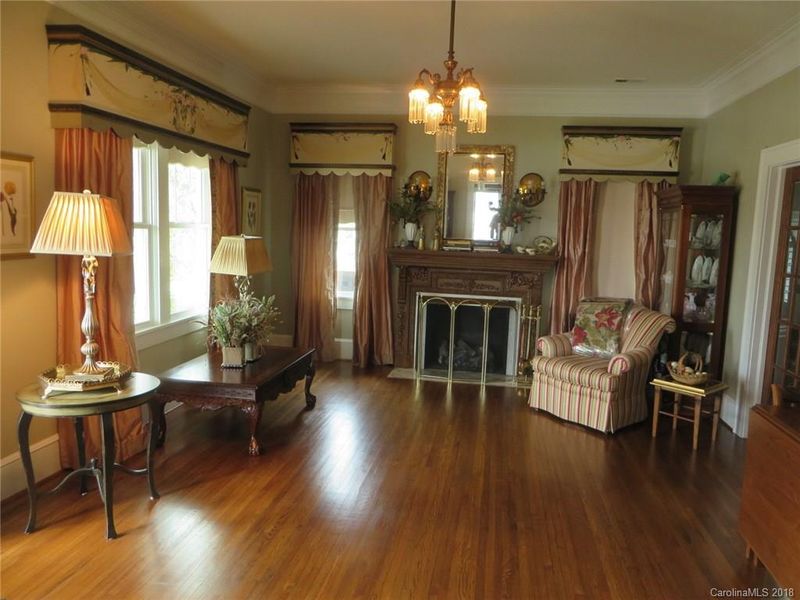 306 Main St W, Dallas, NC 28034