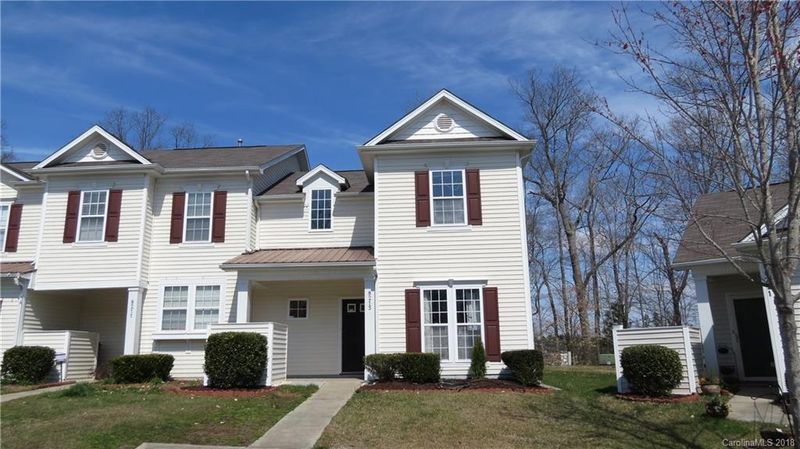 8215 Carob Tree Ln, Charlotte, NC 28215