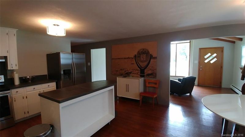 1007 8th St NE, Hickory, NC 28601