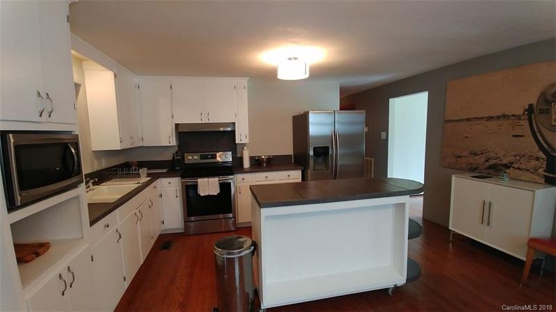 1007 8th St NE, Hickory, NC 28601