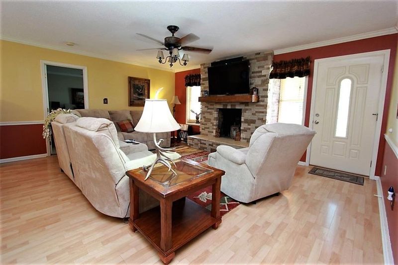 1518 Belleview Dr, Conover, NC 28613
