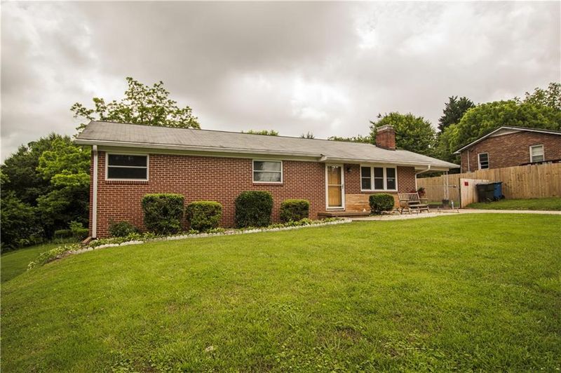 2700 13th St NE, Hickory, NC 28601