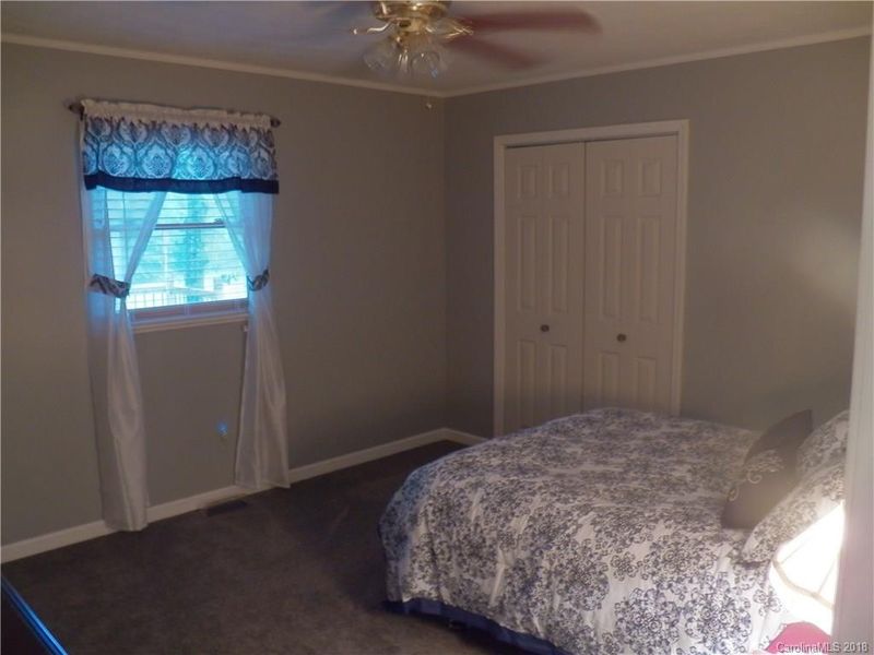 2553 Farmbrook Ln, Crouse, NC 28033