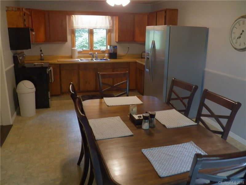 2553 Farmbrook Ln, Crouse, NC 28033