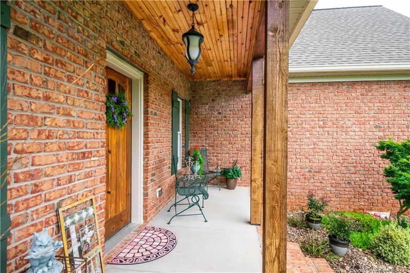 495 Hicks Creek Rd, Troutman, NC 28166