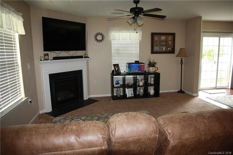 4909 Broad Leaf Ct, Dallas, NC 28034