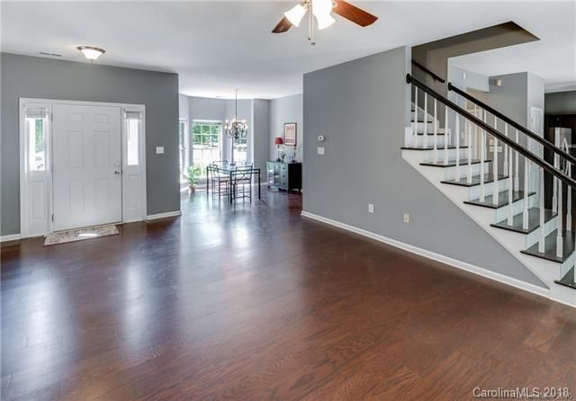 515 Oakbluff Cir, Charlotte, NC 28216