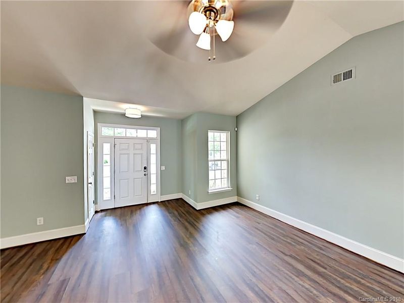 9204 Duckhorn Dr, Charlotte, NC 28277
