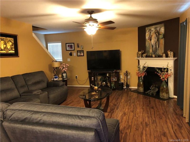 9613 Eagle Feathers Dr, Charlotte, NC 28214