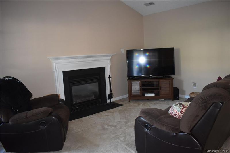 1326 Long Grass Ct, Charlotte, NC 28216