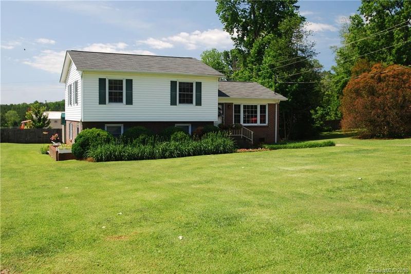 113 Bright Ave, Bessemer City, NC 28016