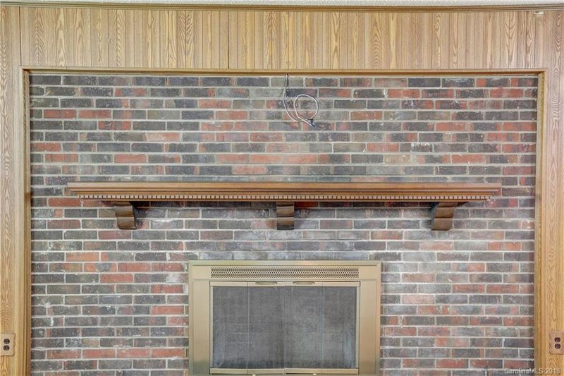 111 Jennings Rd, Dallas, NC 28034