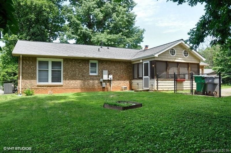 6018 Scots Bluff Dr, Charlotte, NC 28227